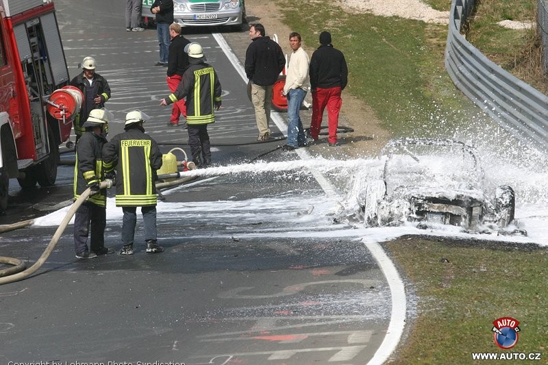 Zdjęcia szpiegowskie: nowe Audi RS8 spłonęło na Nürburgringu