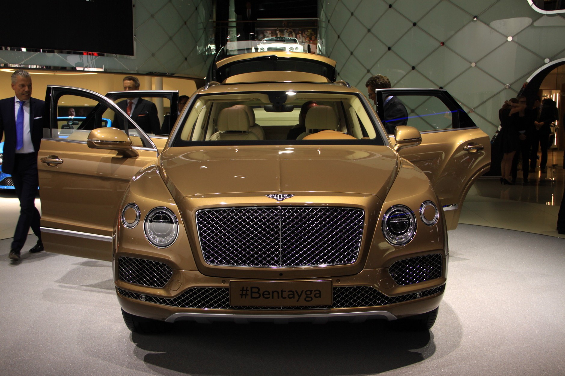 Bentley Bentayga (Frankfurt 2015)