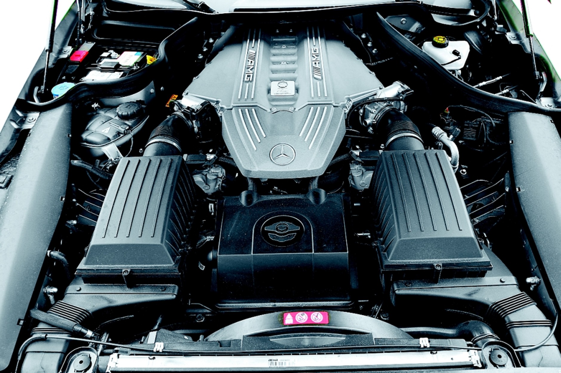 Mercedes SLS wczoraj i dziś: dwa wcielenia skrzydlaka, to lepsze niż latanie