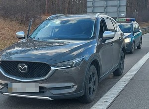 Dziwny przypadek podczas kontroli drogowej. Kierowca nawet nie wiedział, skąd miał Mazdę
