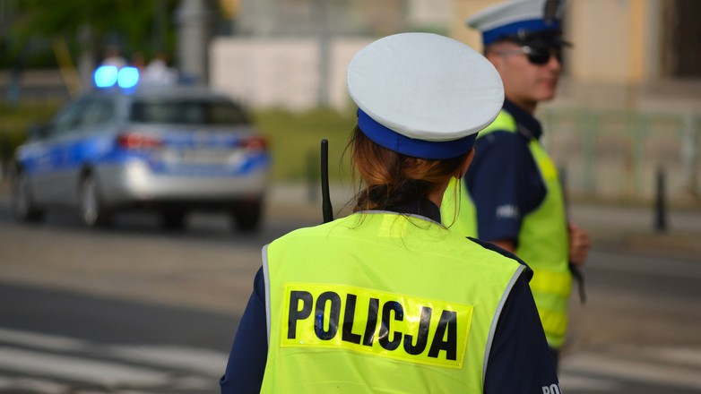 Policjanci zabezpieczający miejsce wypadku