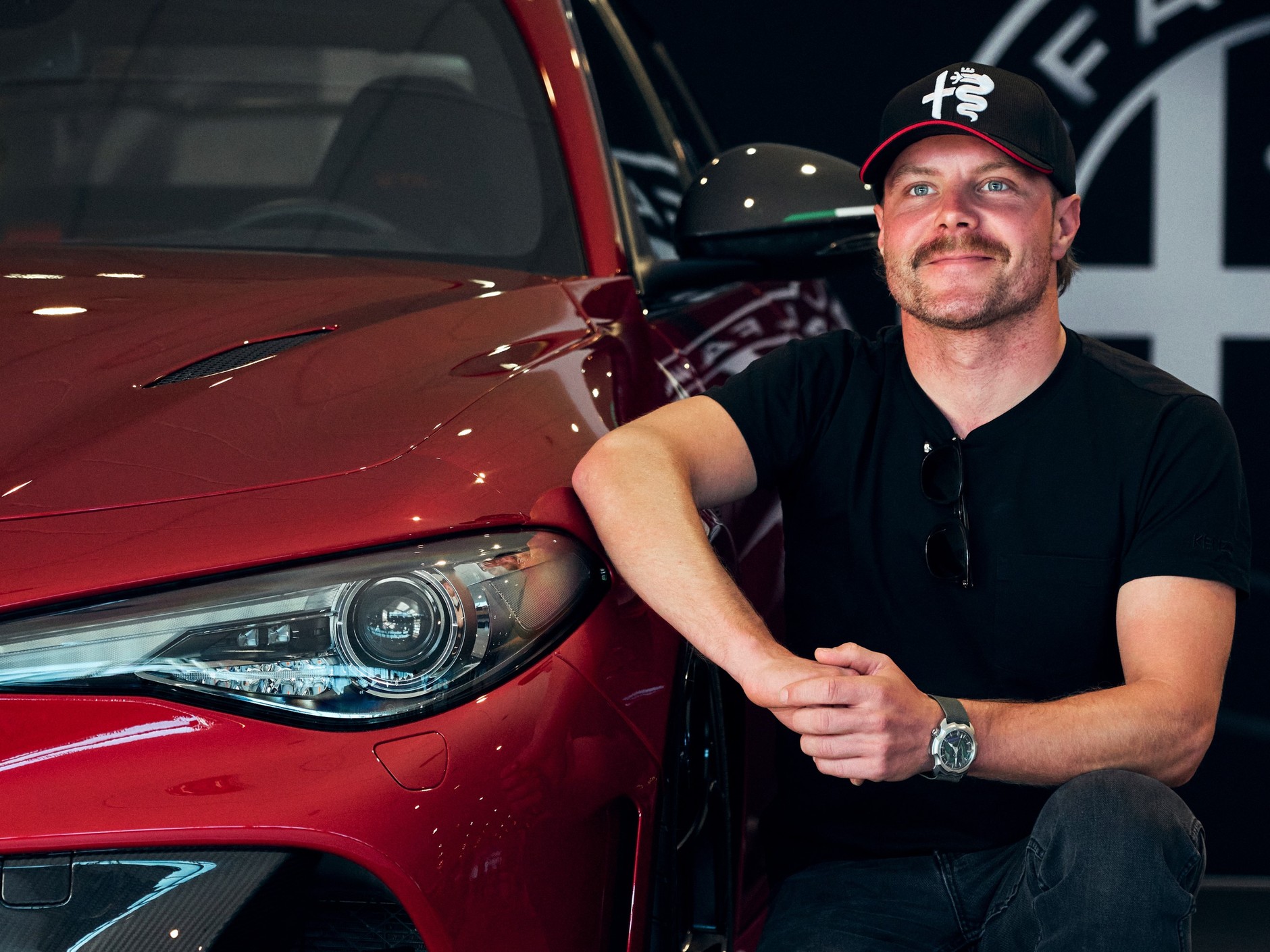 Valtteri Bottas odbiera w salonie Giulię GTAm