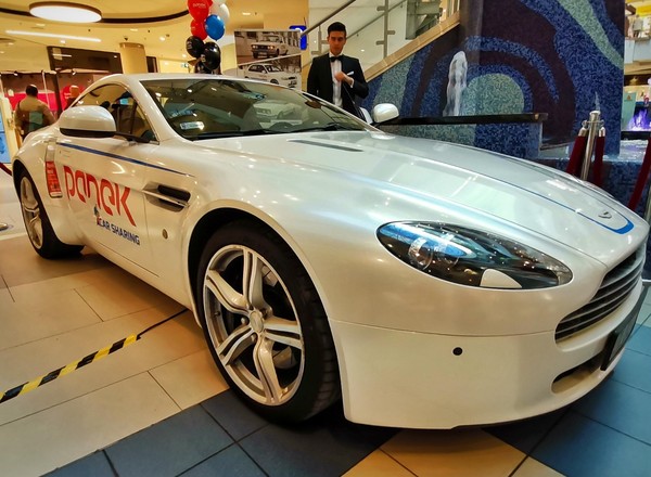 Aston Martin V8 Vantage do wypożyczenia na minuty