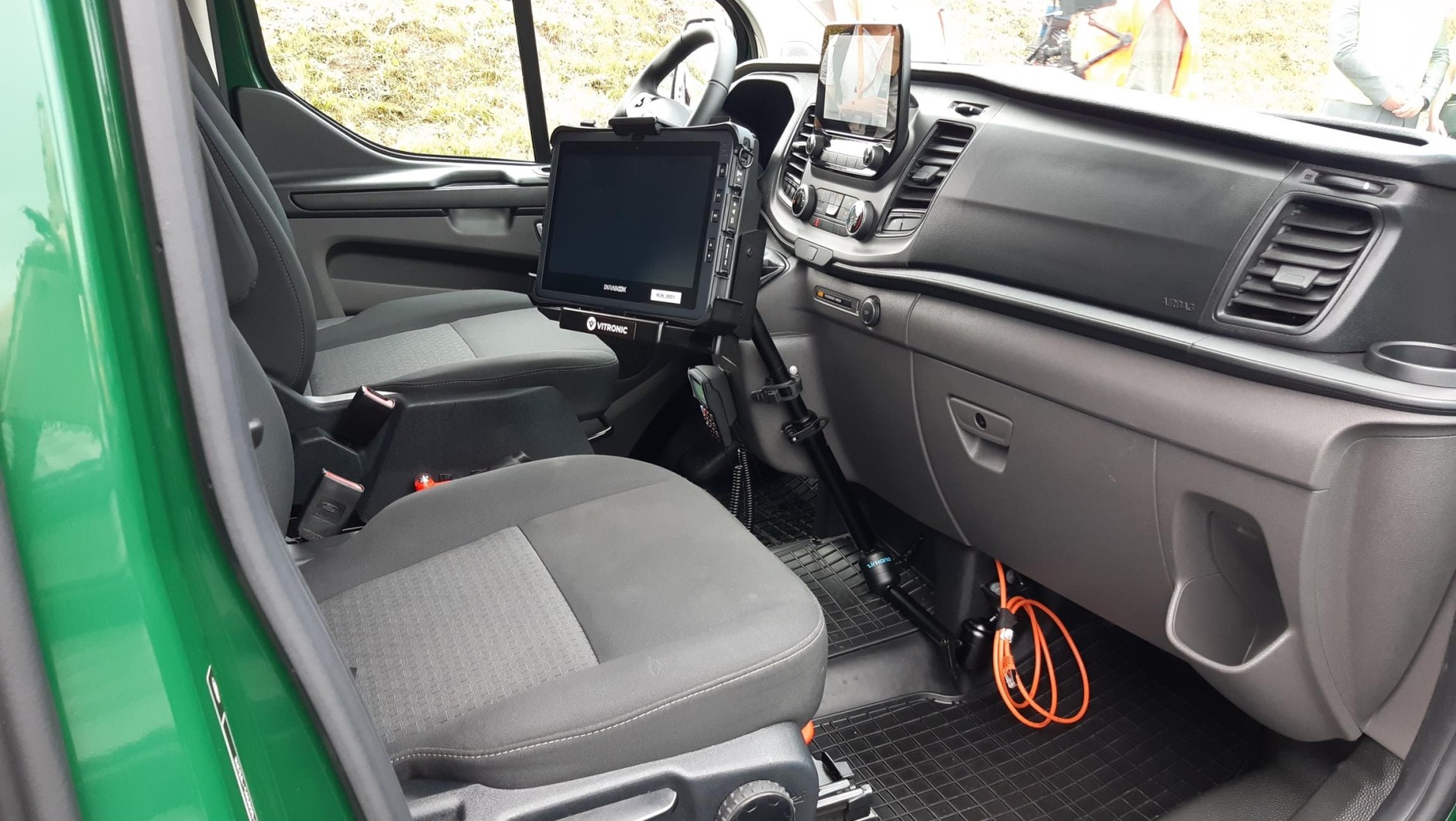 Nowe radiowozy do kontroli opłat drogowych e-TOLL