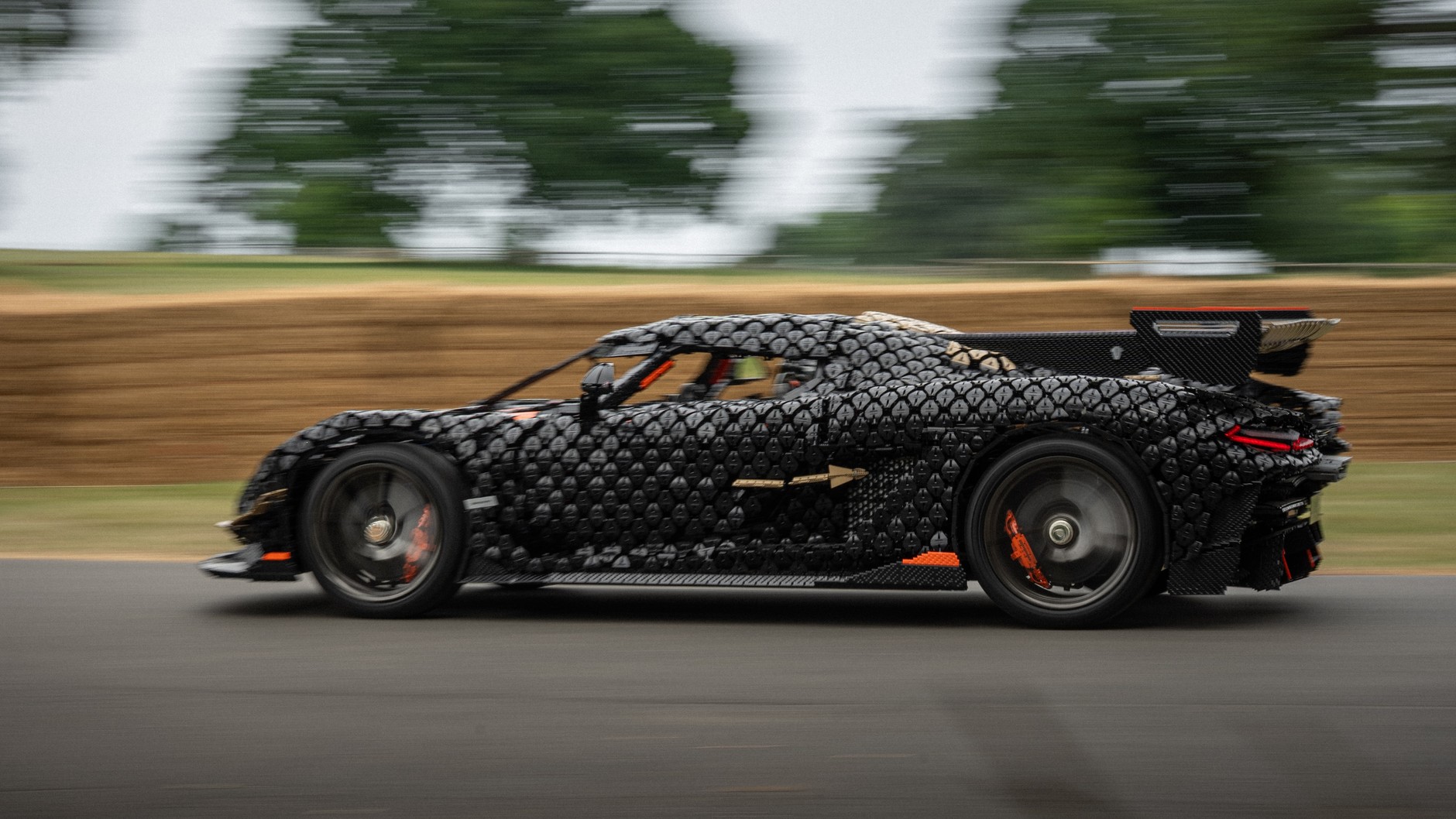 Pełnowymiarowy Koenigsegg Sadair’s Spear z klocków LEGO