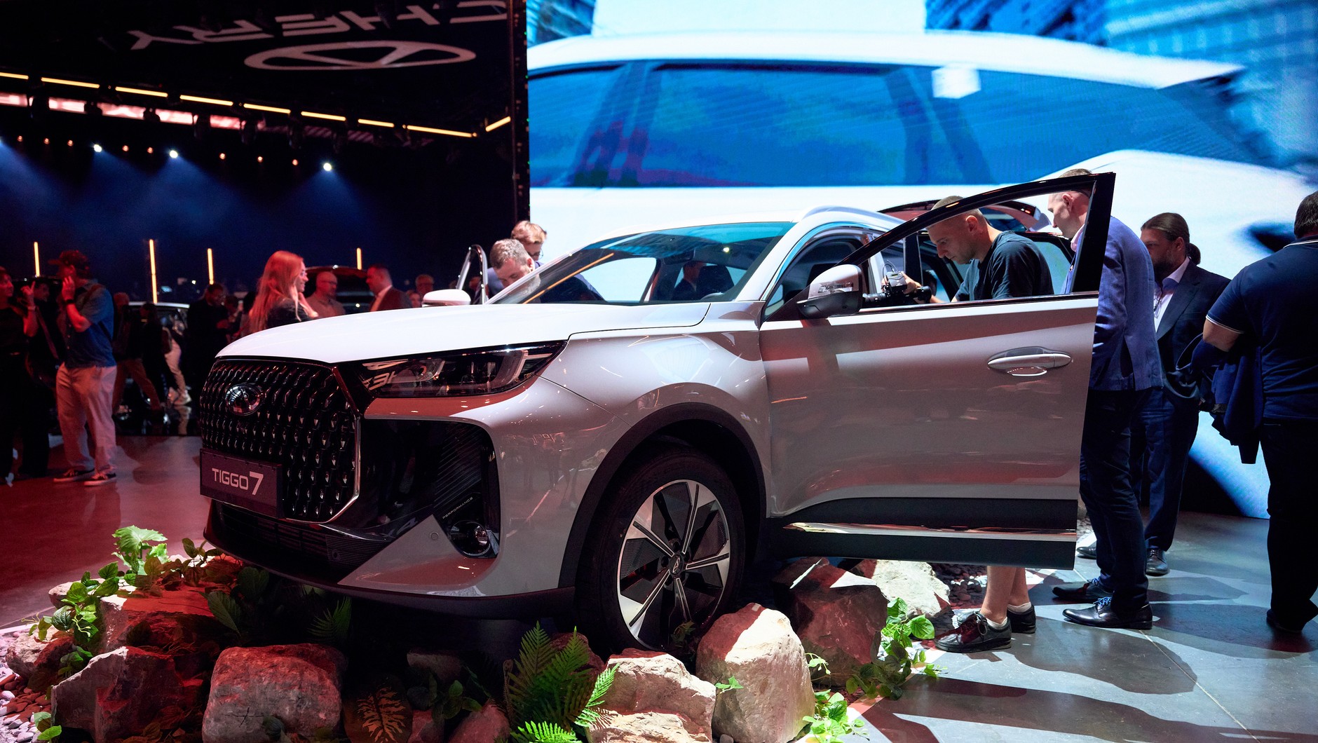 Chery Tiggo 7 dostępny jest także z napędem na obie osie i silnikiem wyłącznie spalinowym