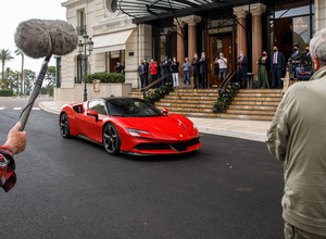 Ferrari SF90 Stradale na ulicach Monako – cały film