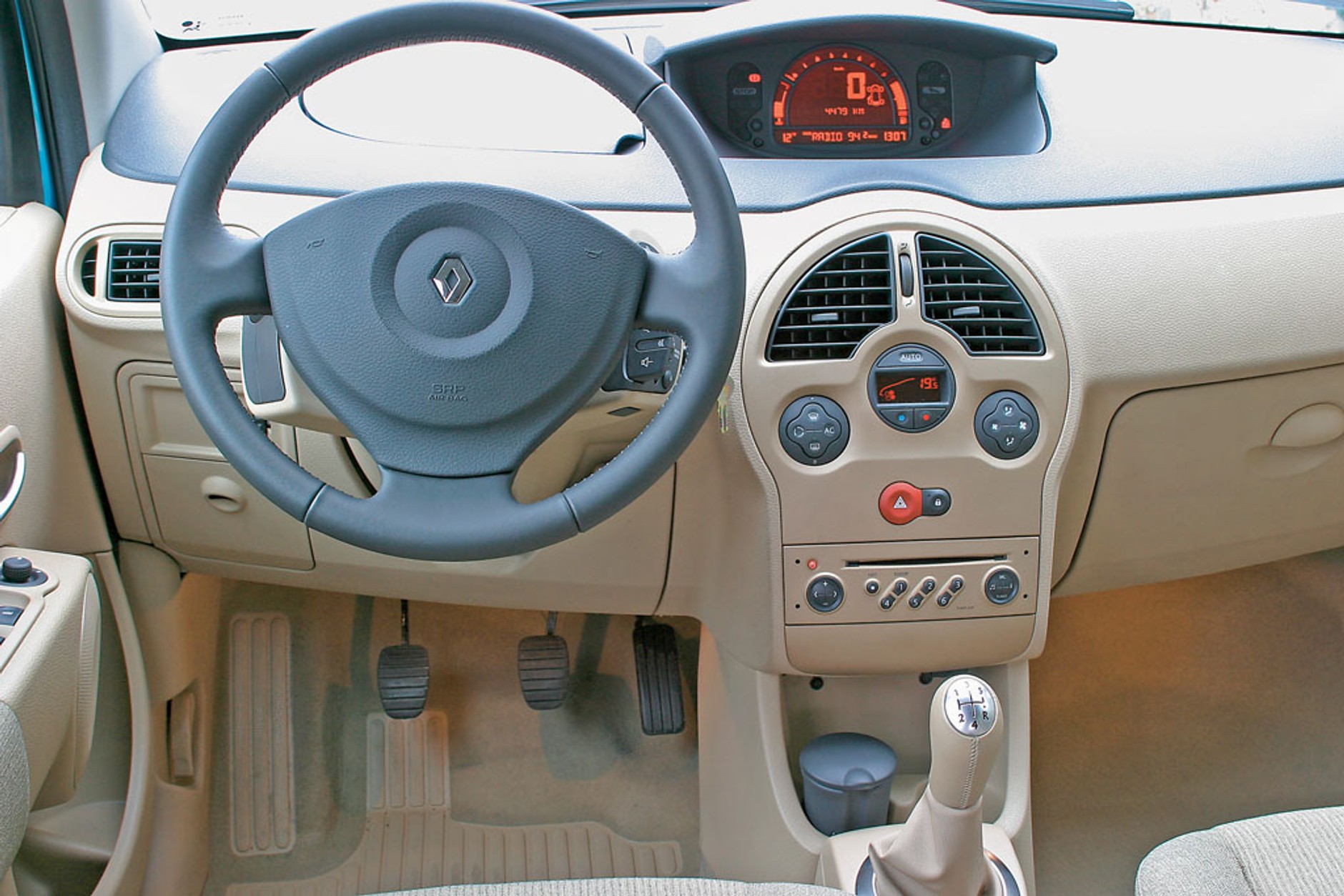 Renault Modus - budzi sympatię i kontrowersje