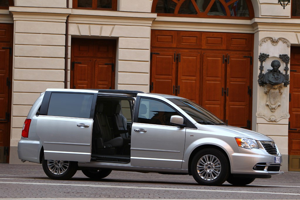 Lancia Voyager: to idelana limuzyna podróżna