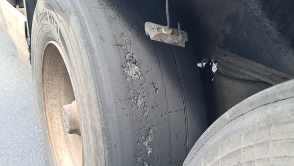 Policjanci nie mieli wątpliwości. Ciężarówka nie miała na czym jechać