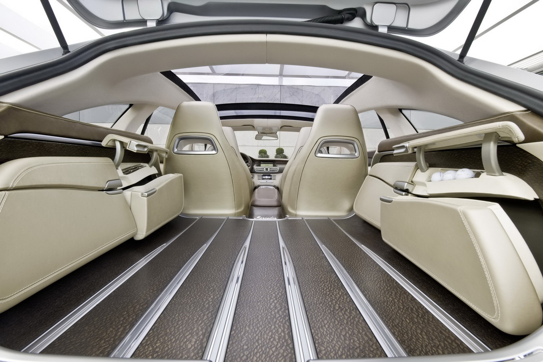 Pekin 2010: Mercedes-Benz Shooting Break Concept - nowy CLS jako sportowe kombi