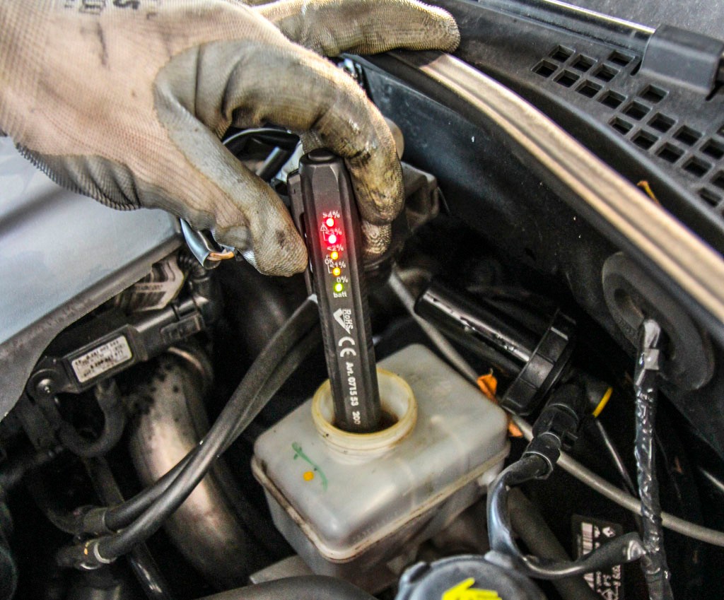 Kontrola płynu hamulcowego