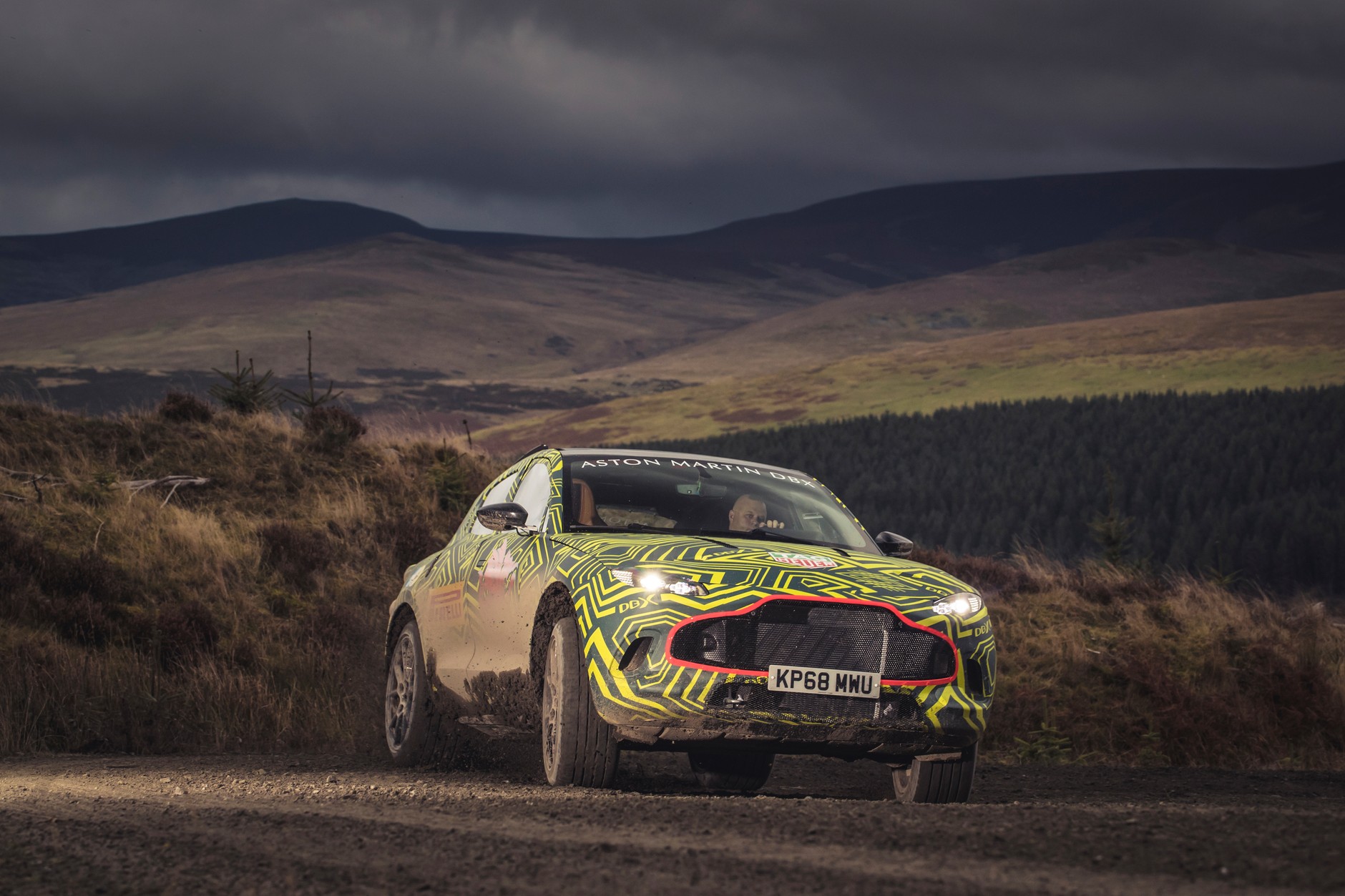 Pierwsze zdjęcia SUV-a Aston Martina. Oto DBX