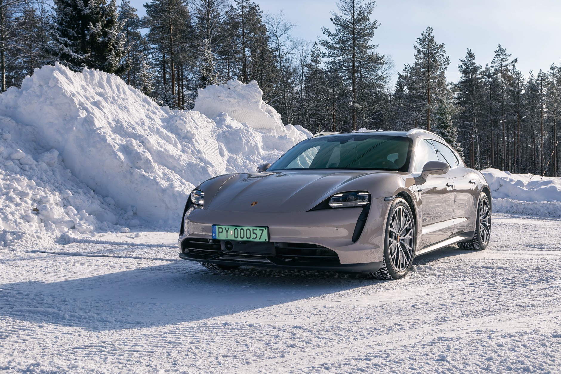 Porsche Taycan na wyprawie zimowej w Finlandii