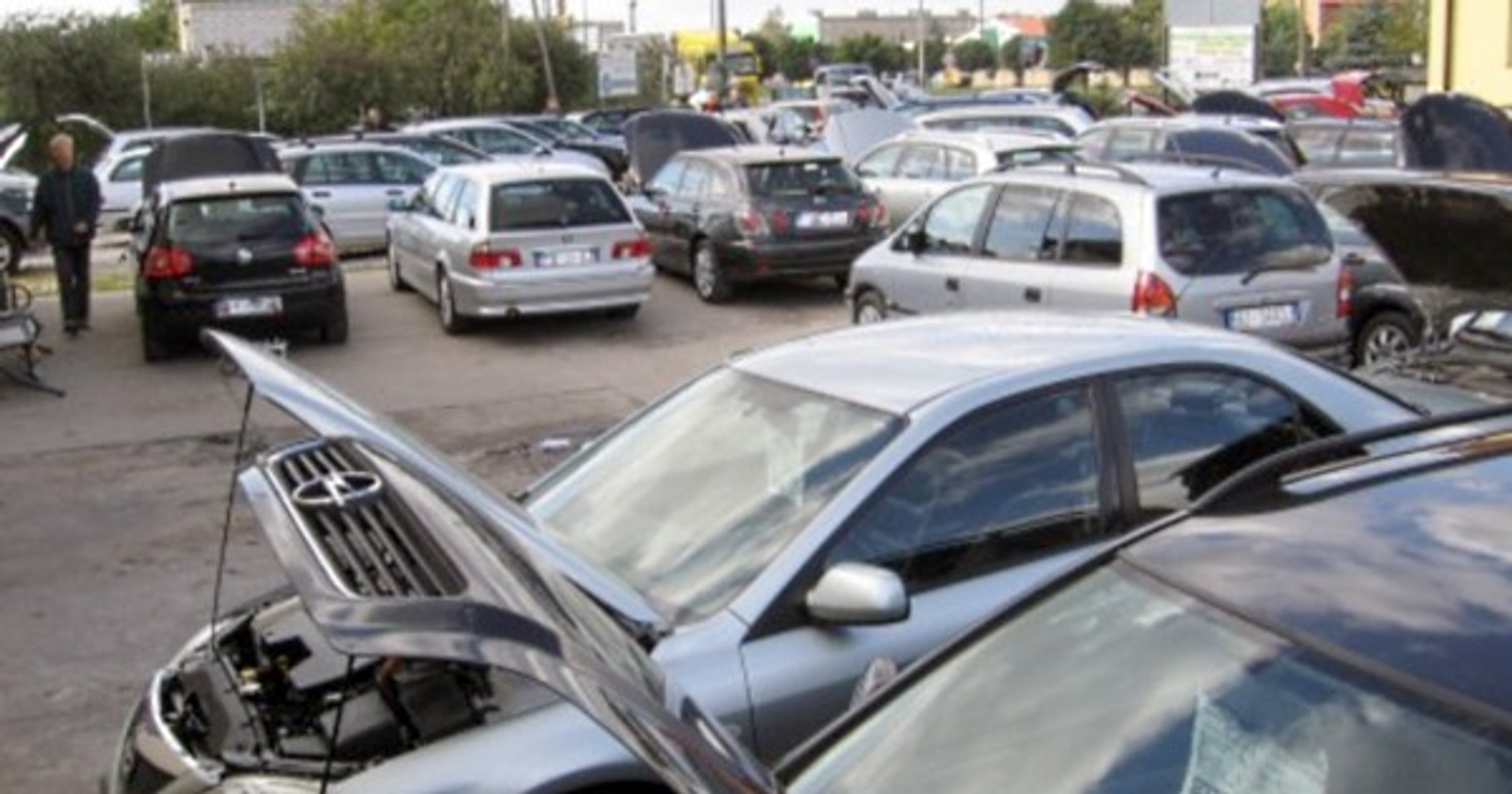 Nielegalny interes samochodowy rozbity