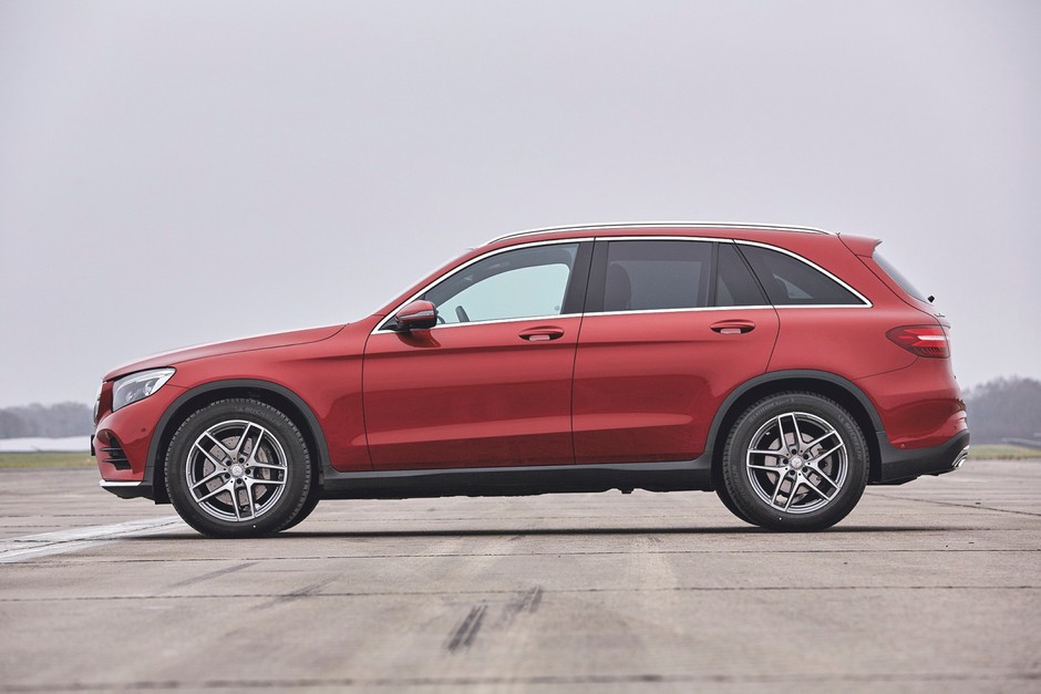 Nowe Audi Q5 kontra BMW X3, Land Rover Discovery Sport i Mercedes GLC