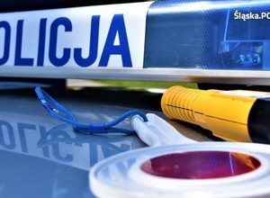 Policjanci dostali zgłoszenie o nietypowym incydencie. Pijany kierowca wjechał w budkę gastronomiczną
