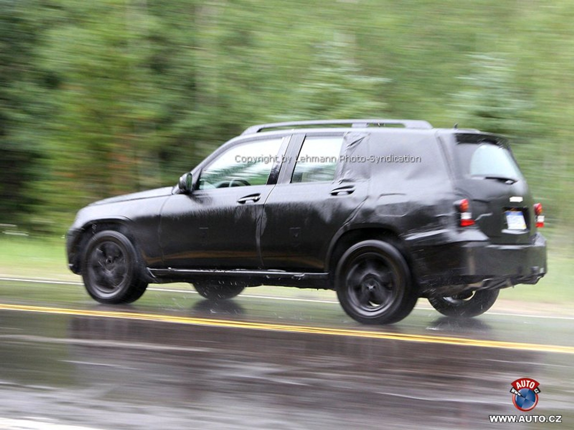Zdjęcia szpiegowskie: Mercedes-Benz GLK nie będzie miał łatwo