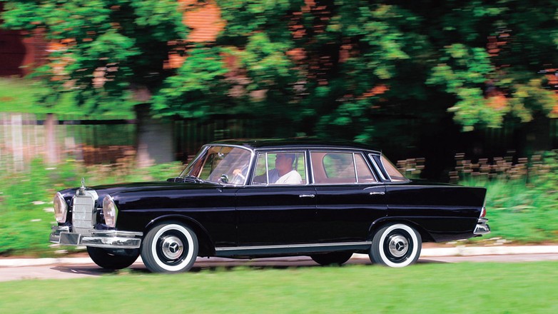 Mercedes W111/W110: bezpieczny i skrzydlaty
