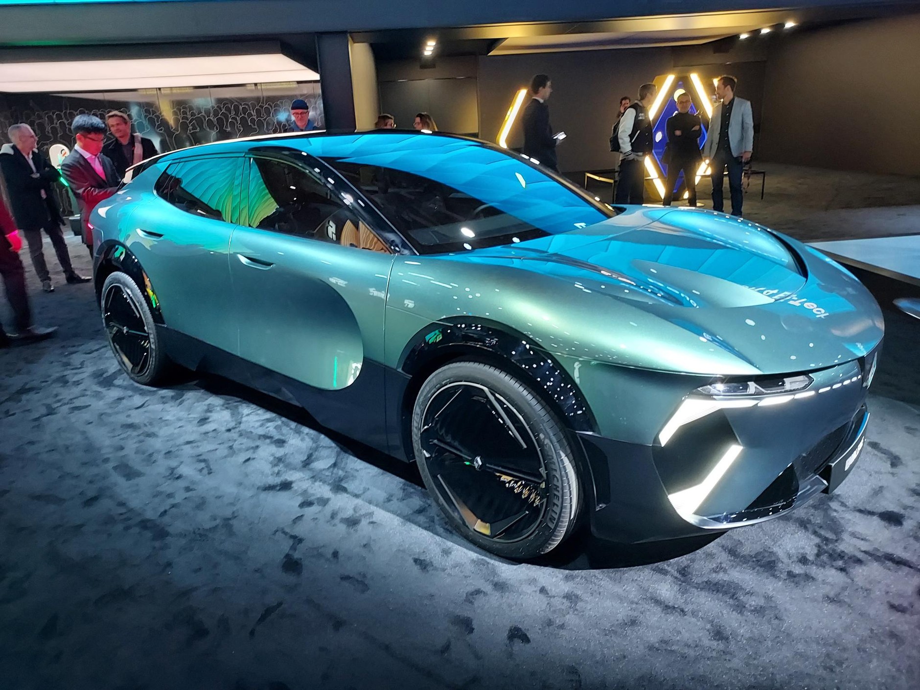 Salon samochodowy w Paryżu 2024