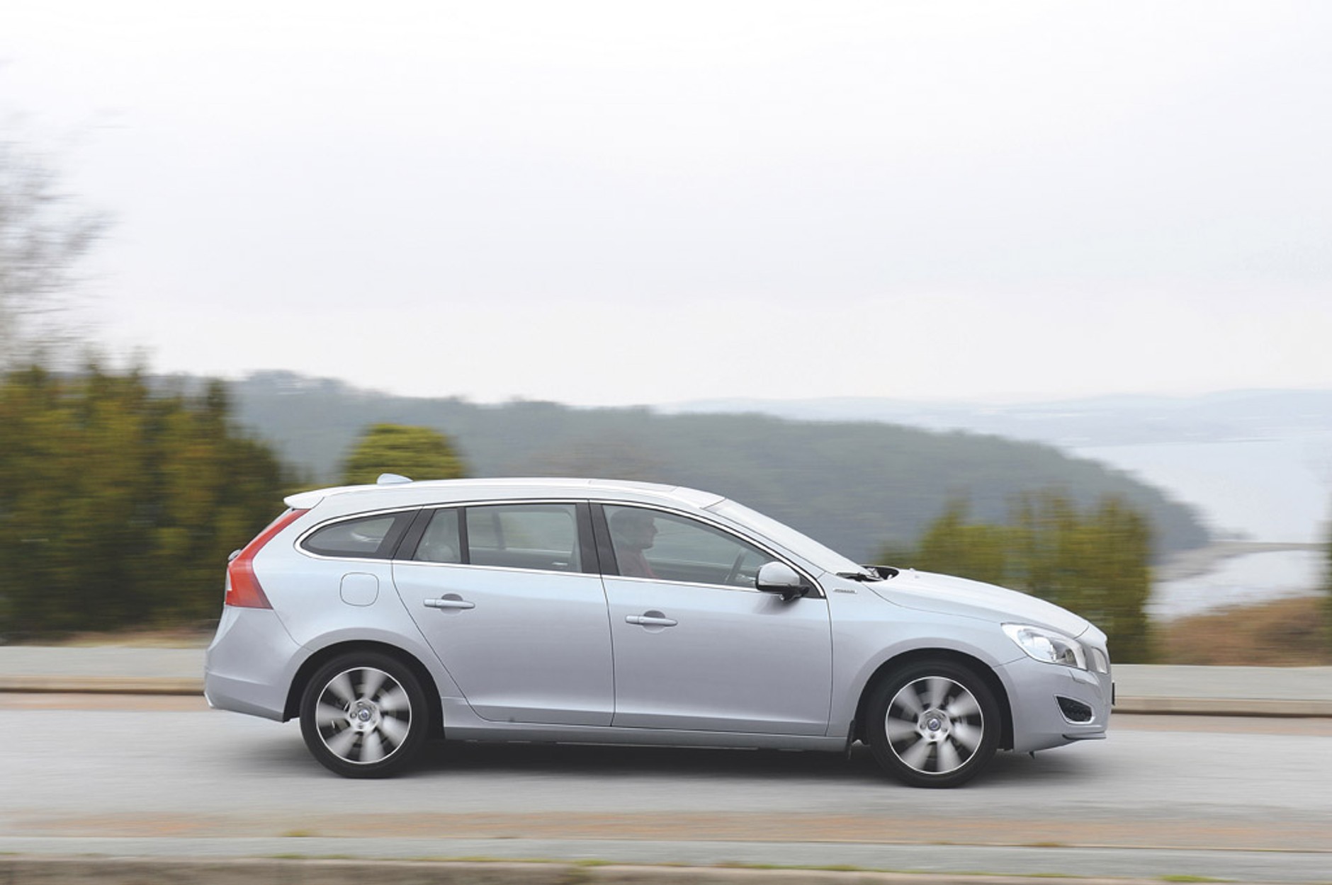 Volvo V60 D6 plug-in-hybrid: świetny design, mocny silnik