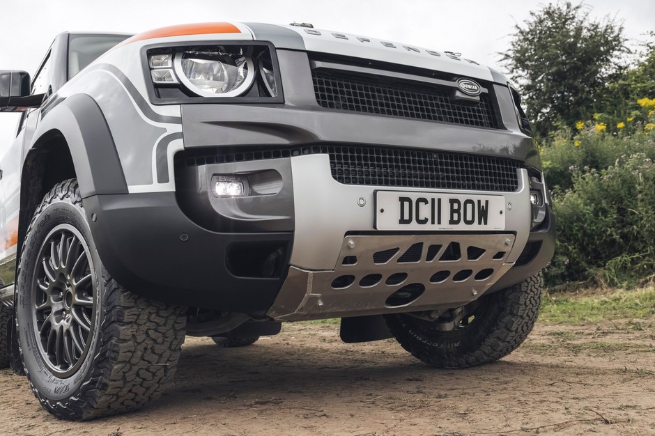 Rajdowy Land Rover Defender 90 od Bowlera