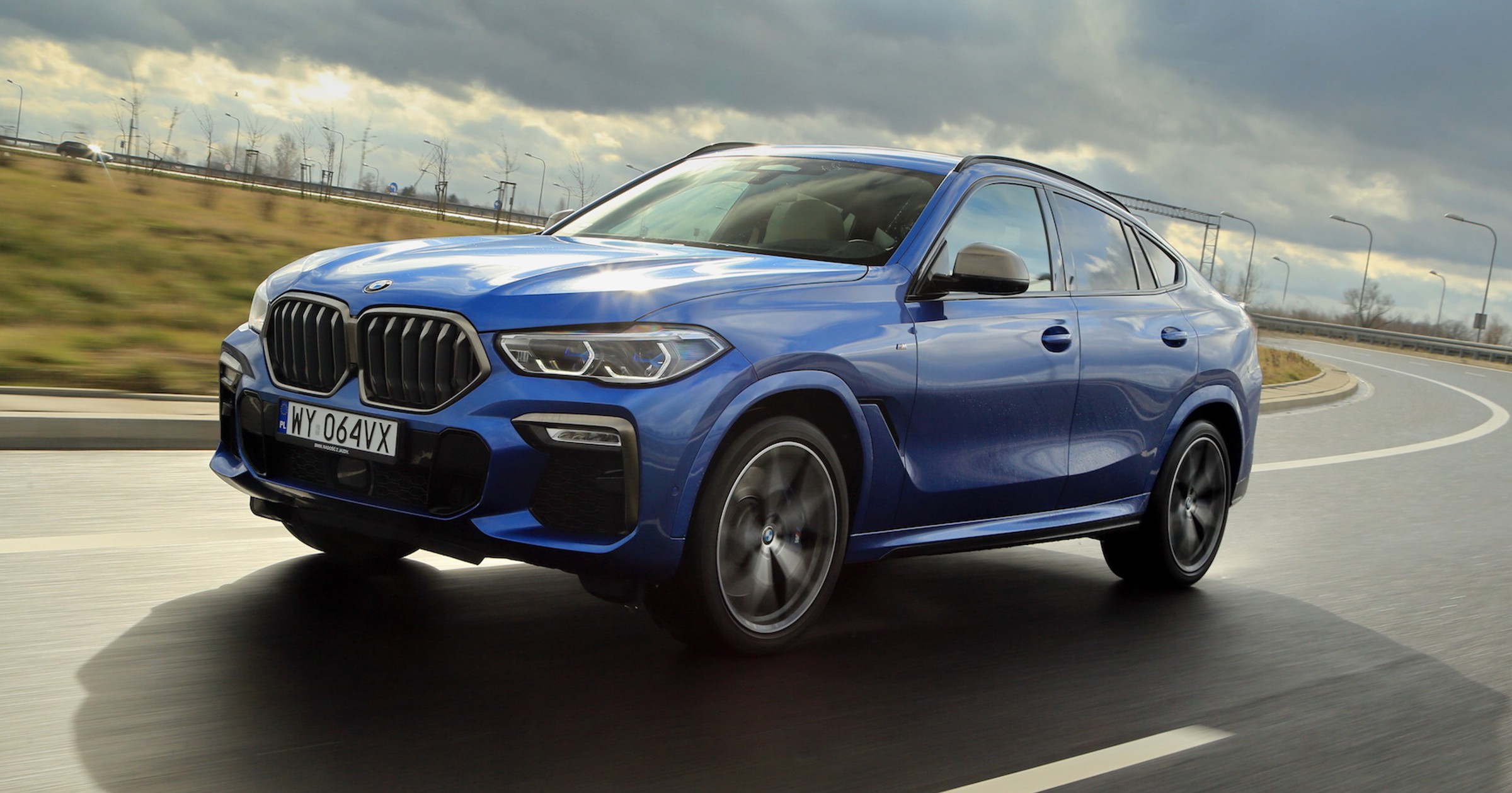 BMW X6 M50i