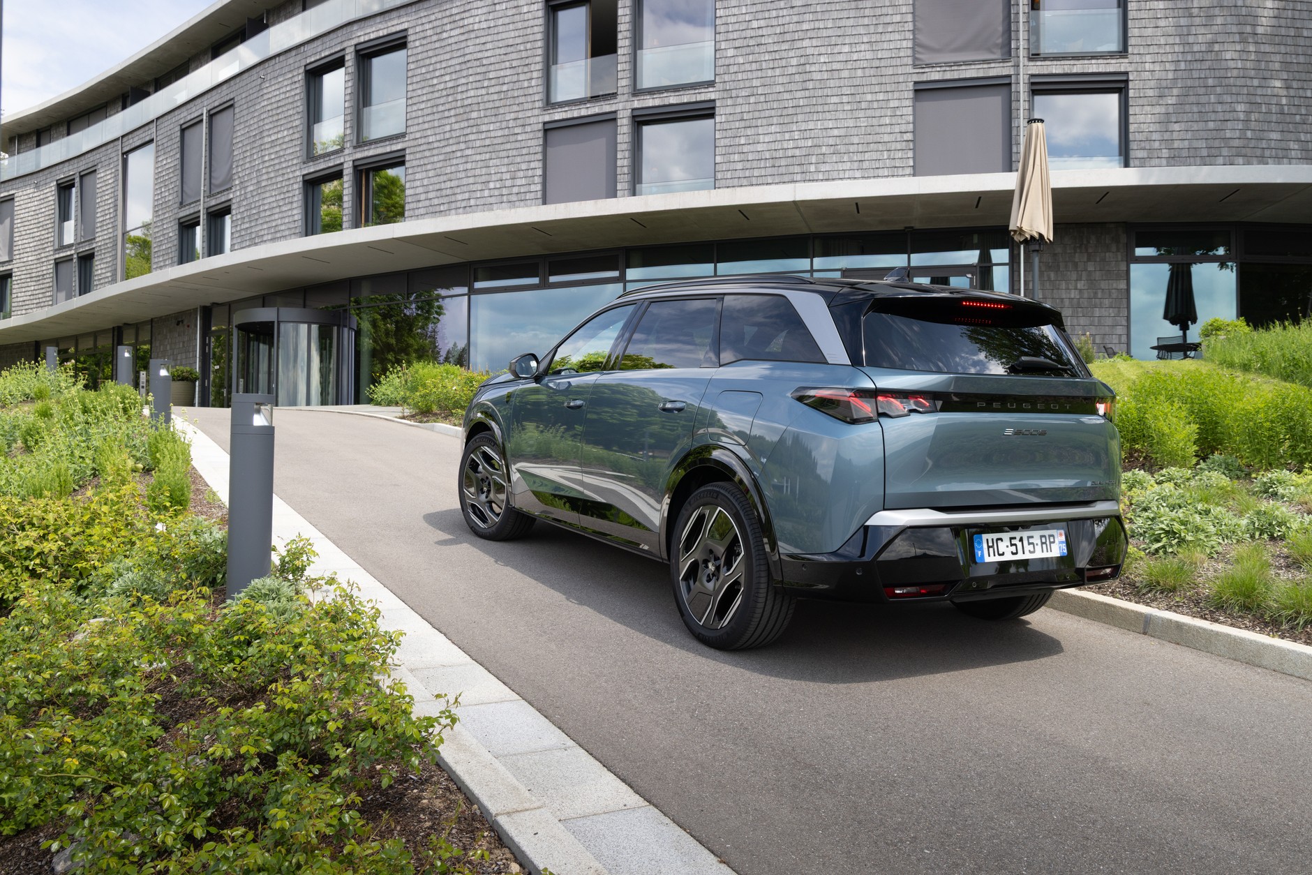 Peugeot E-5008 325 Dual Motor