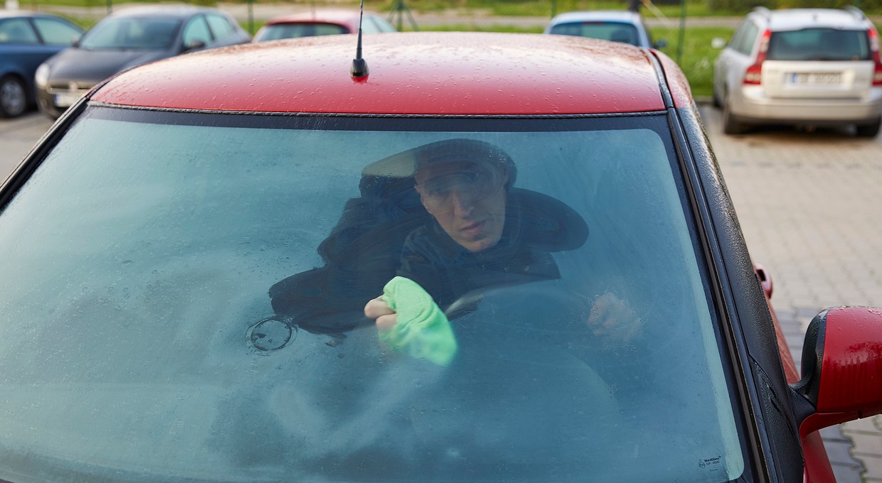 Tak pozbędziesz się zaparowanych szyb w samochodzie. Działa prosta domowa sztuczka