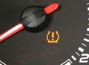 Układy kontroli ciśnienia w oponach TPMS. Co powinieneś o nich wiedzieć?