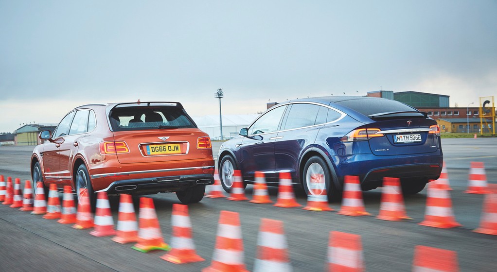 Wolty kontra oktany: Tesla Model X i Bentley Bentayga W12