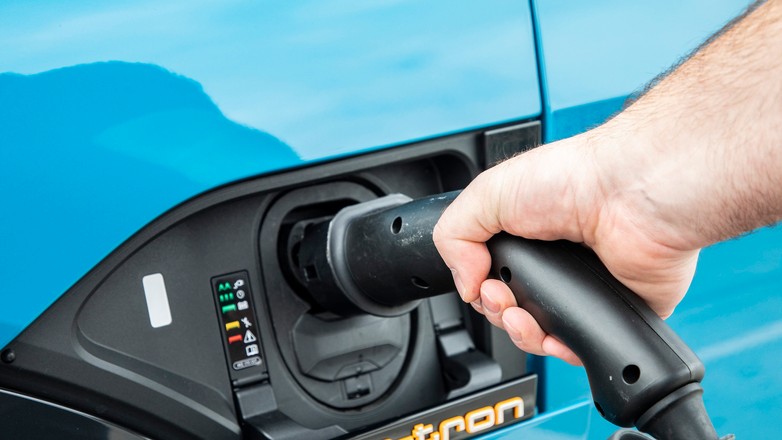 Dopłaty do samochodów elektrycznych kupowanych przez przedsiębiorców: wiadomo, na jakich warunkach, ale nie ma pewności, kiedy