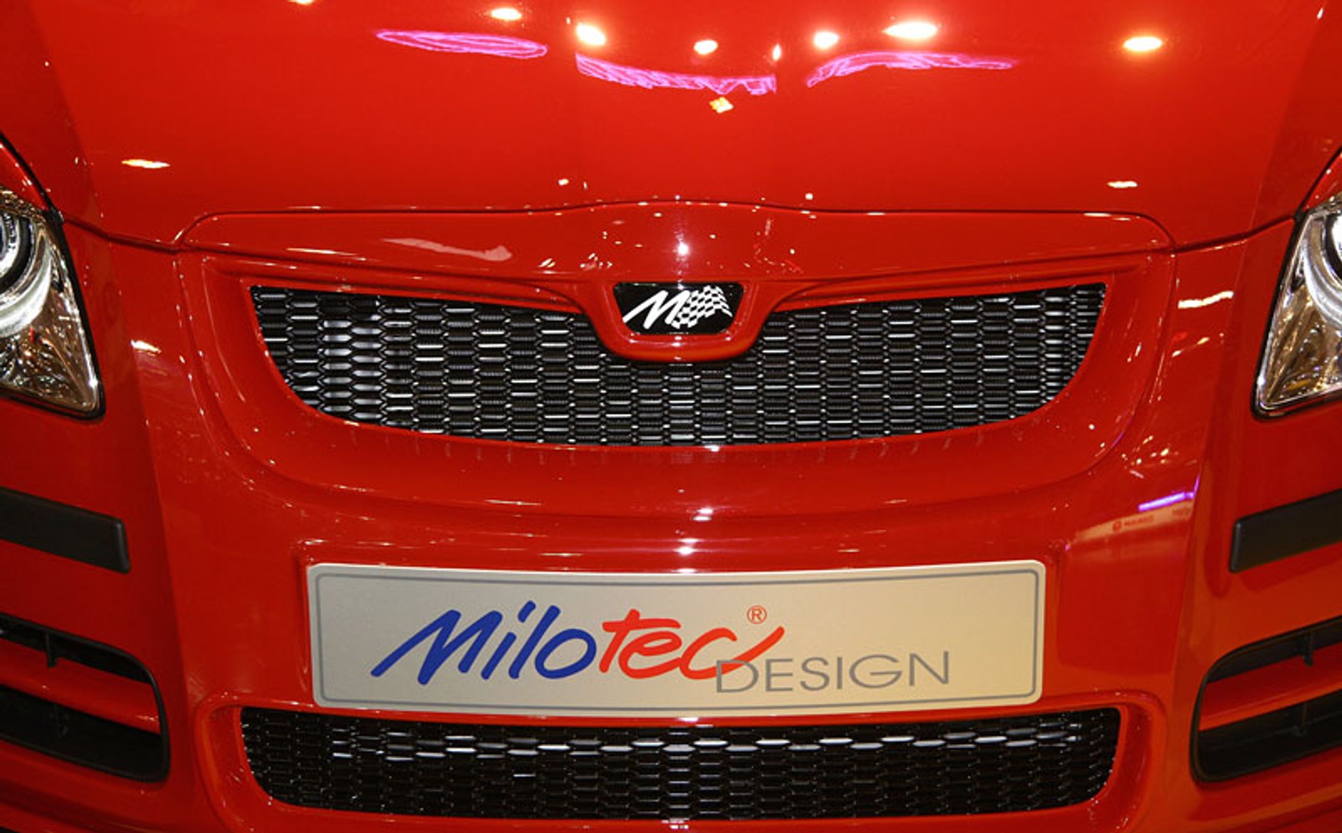 Essen Motor Show 2007 - Latające maszyny i piękne modelki (fotogaleria 2)