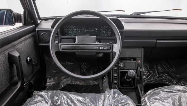 Fabrycznie nowy Polonez na sprzedaż. Czy cena przekroczy 100 tys. zł?