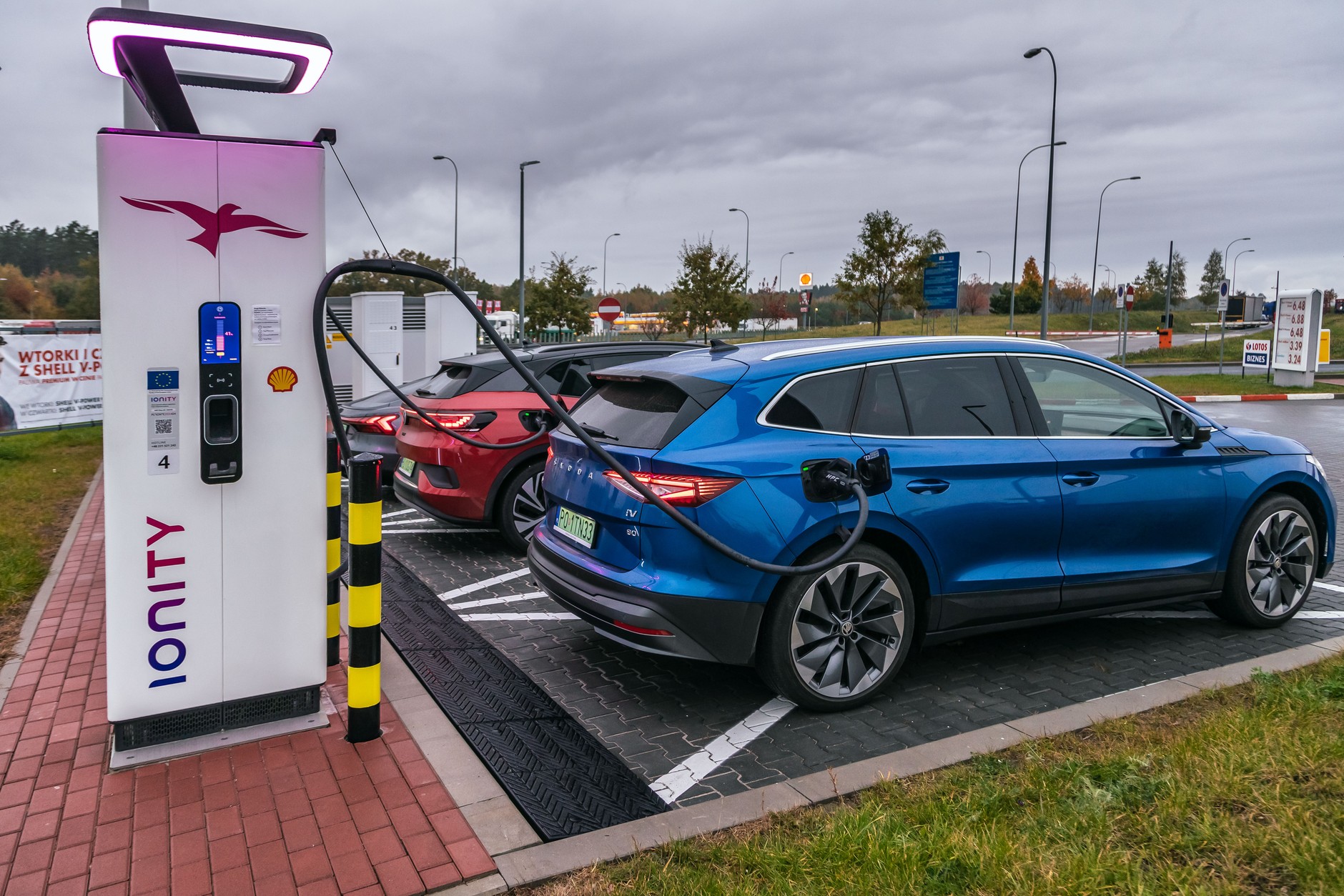 Way to zero -wejdź na farmę wiatrową z Volkswagenem