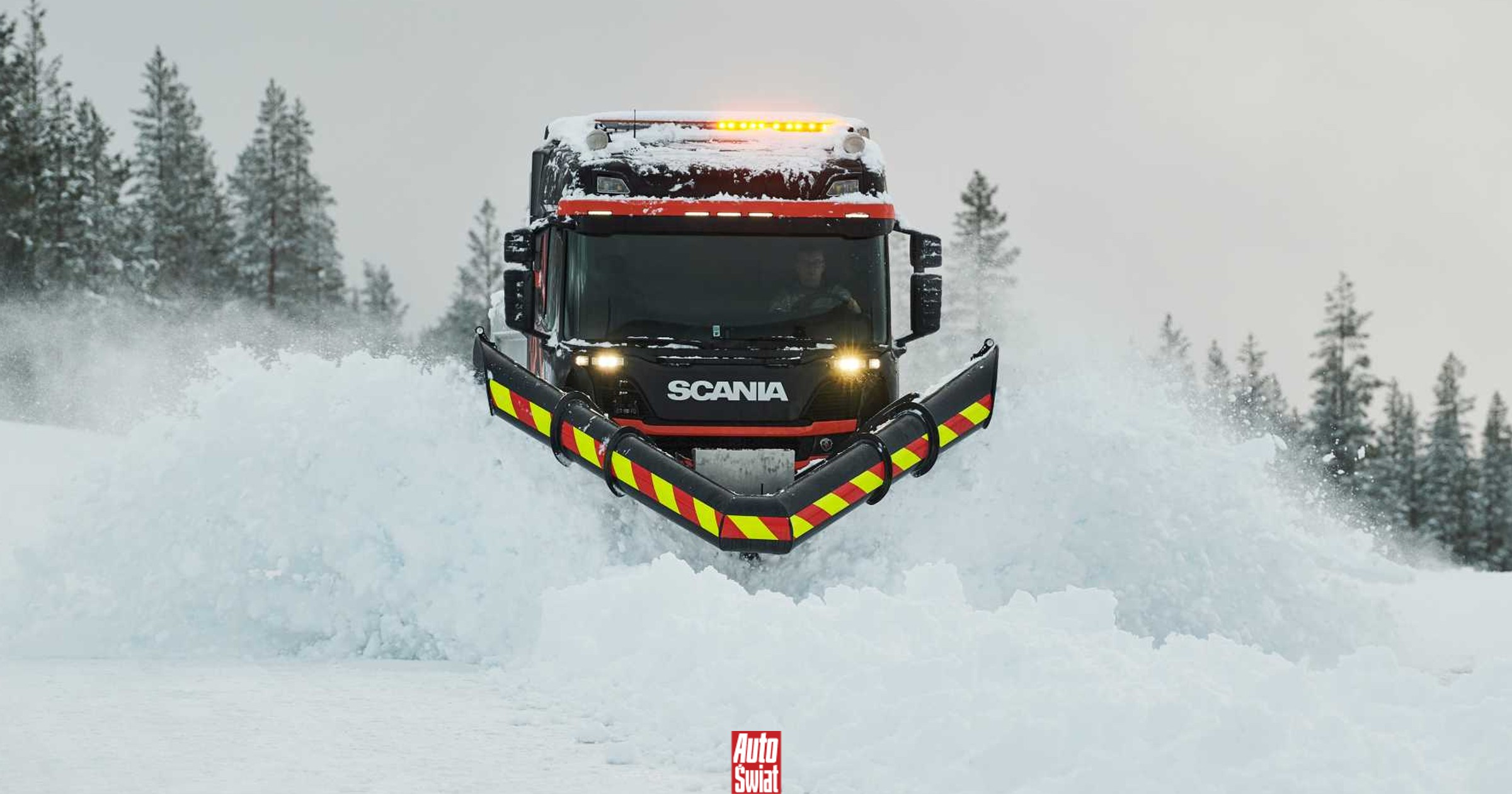 Sprzęt drogowców na najcięższą zimę. Duży pług nie wystarczy