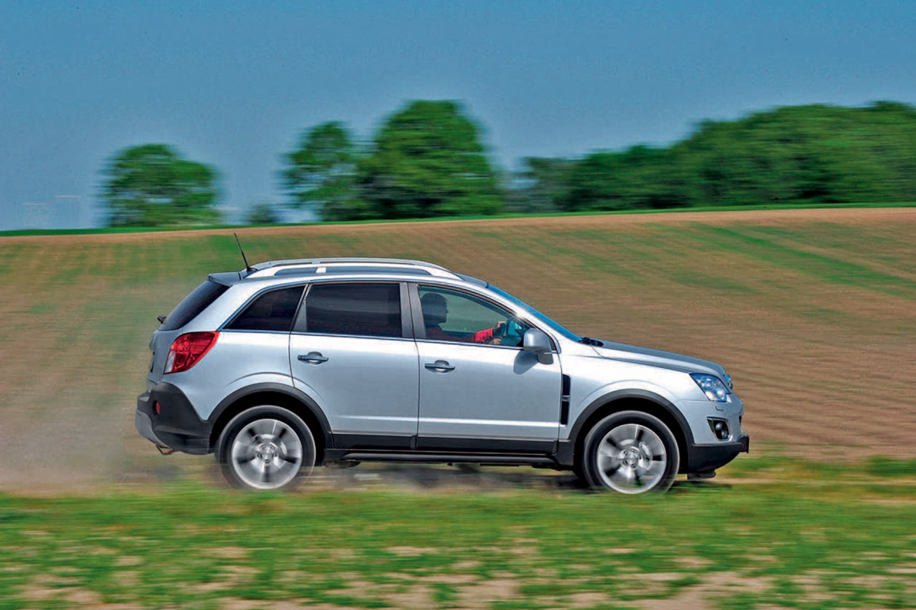 Mitsubishi Outlander kontra Mazda CX-7 i Opel Antara: SUV-y bardzo rodzinne