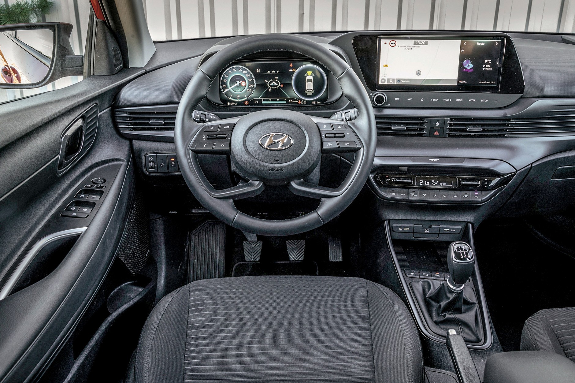 5 aut od 50 000 zł - kokpit Hyundaia i20