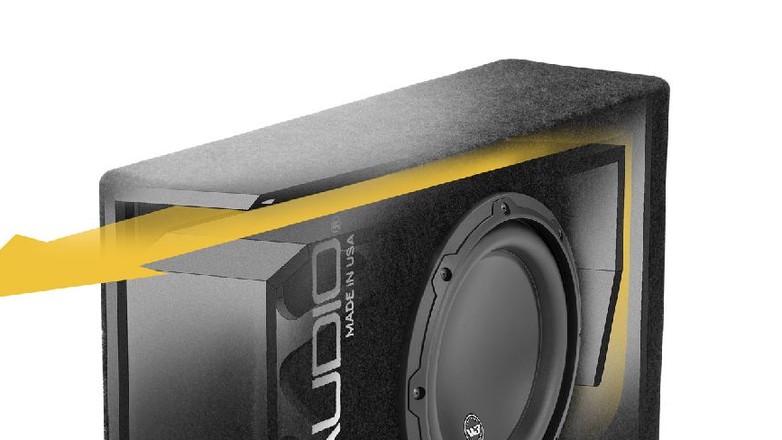 Amerykanie z JL Audio chwalą się, że długo pracowali nad projektem portu bass refleks a także nad zwiększeniem pojemności obudowy.