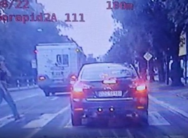 Przemknął przez pasy przed pieszą. Kara boli, choć jeszcze przed "podwyżką"
