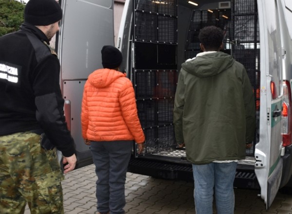 Delikatny "towar" w naczepie ciężarówki. Musiały reagować aż dwie służby