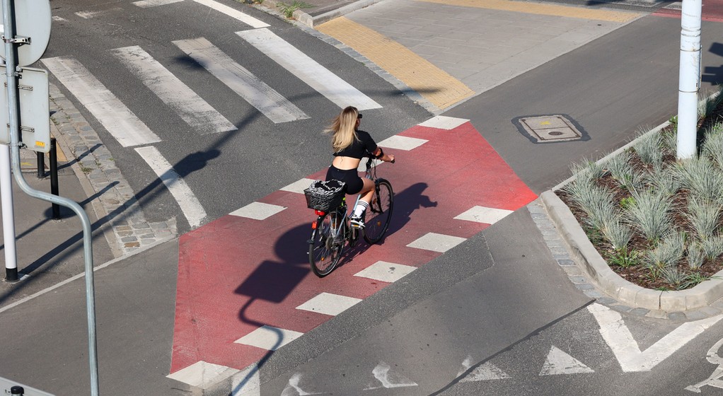 Linia warunkowego zatrzymania się złożona z trójkątów P-13