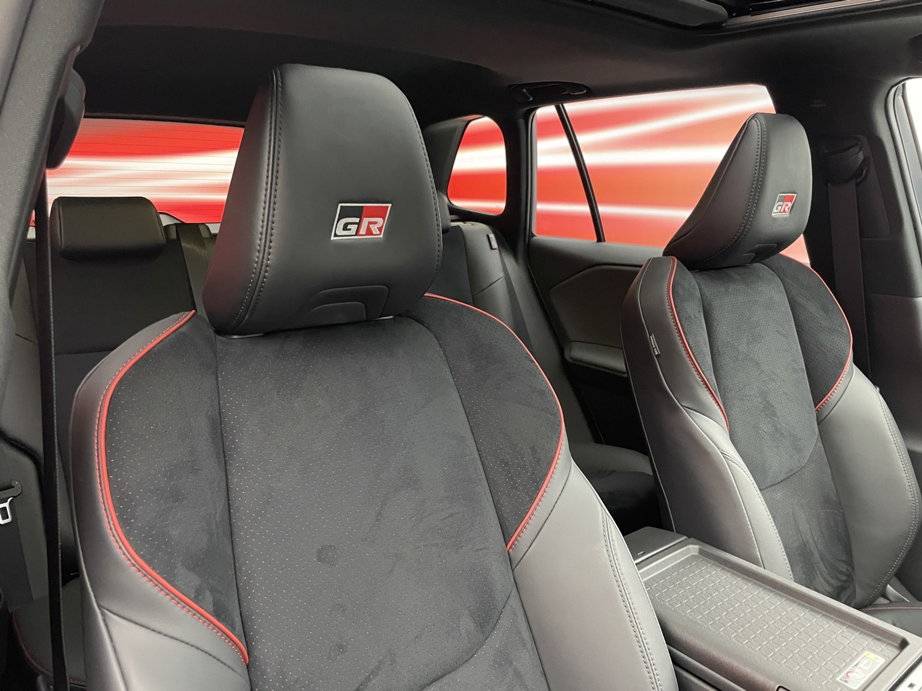 Nowa Toyota RAV4 GR Sport (2025)