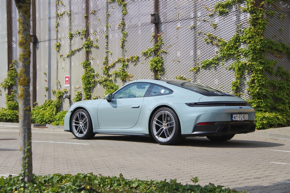 Porsche 911 Carrera (992.2)