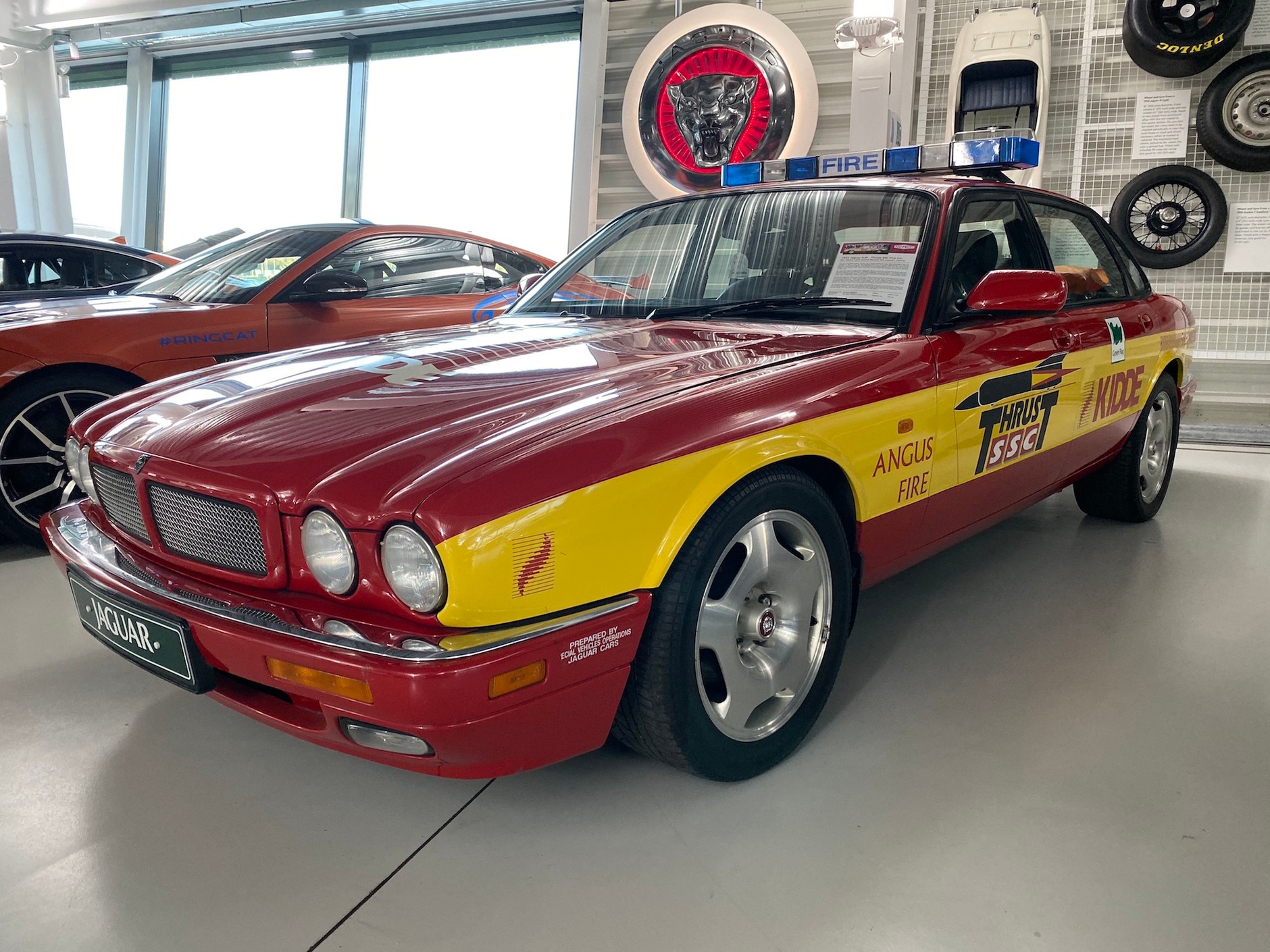 Jaguar XJR – Thrust SSC Fire Car