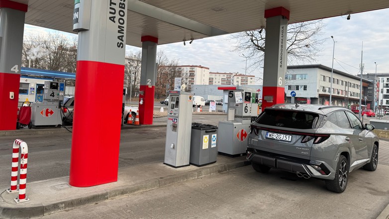 Zatankował i odjechał. To częsty błąd kierowców, który jednak łatwo naprawić
