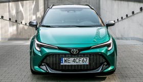 Toyota Corolla 2.0 Hybrid TS Kombi Super Green