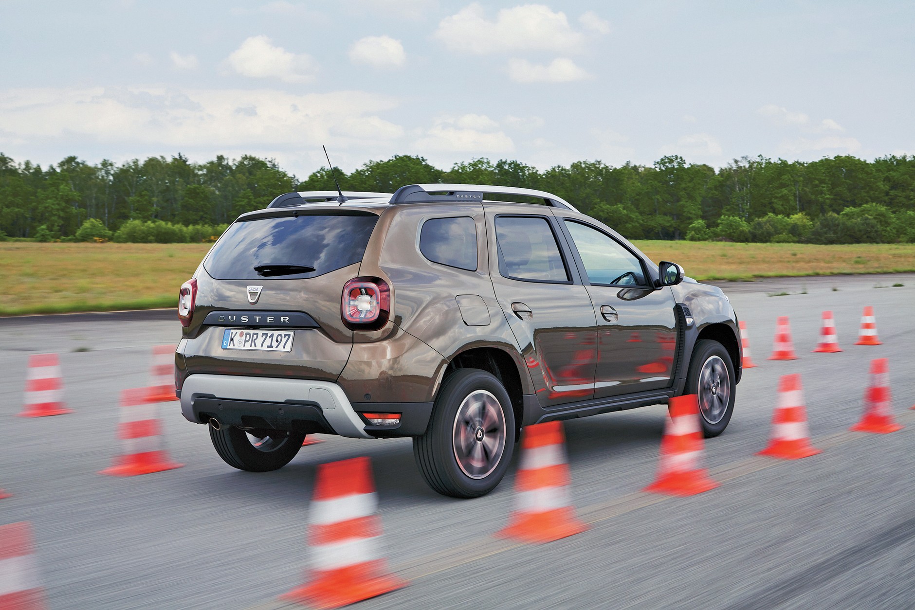 Cztery małe crossovery: Dacia