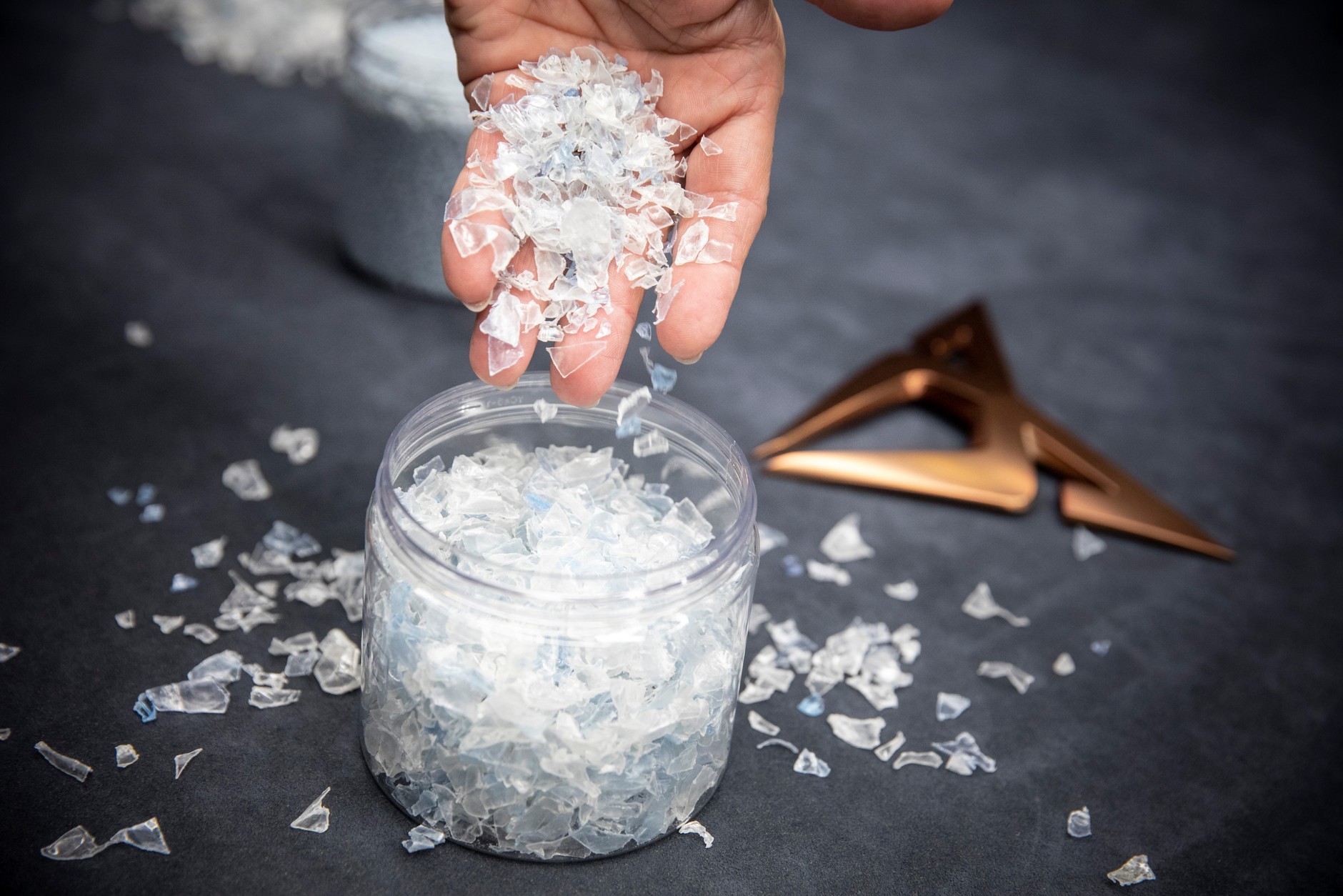 Seaqual w Cuprze Born składa się w 10 proc. z plastiku pozyskanego z morza i oceanów oraz w 90. proc. z przetworzonych butelek PET.