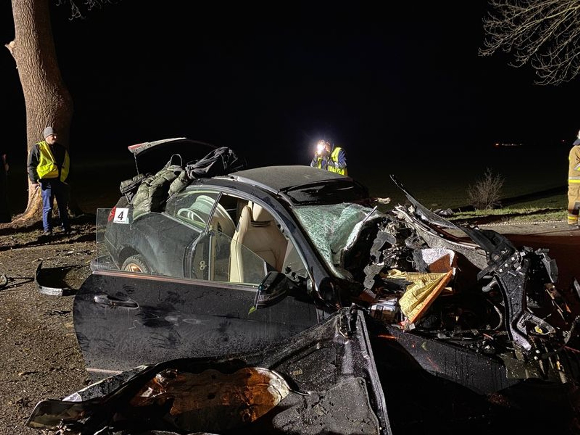 Uderzył w drzewo podczas wyprzedzania. Śmiertelny wypadek